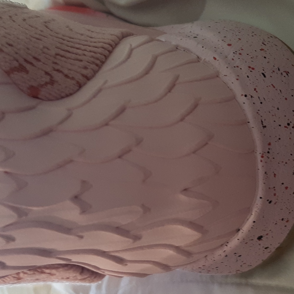Sneakers - Picture 6 of 7